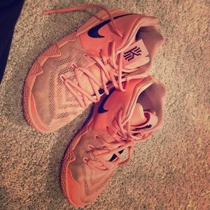 Kyrie 4 pink size 6